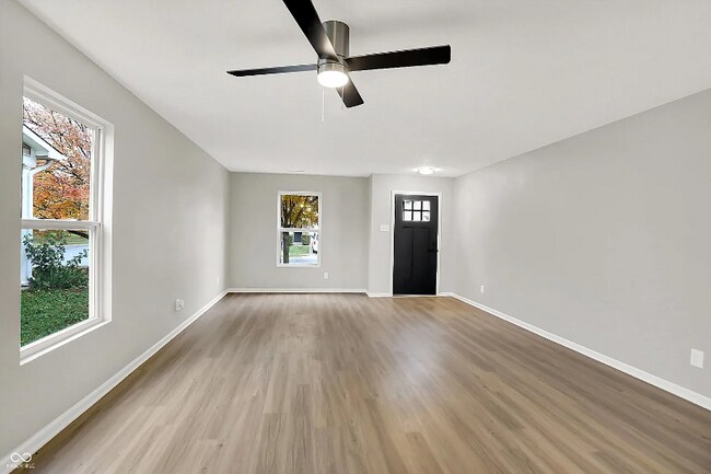 Photo - 2488 Woodfield Blvd