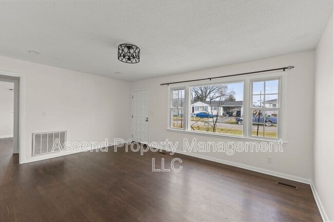 Photo - 4610 Leslie Ln