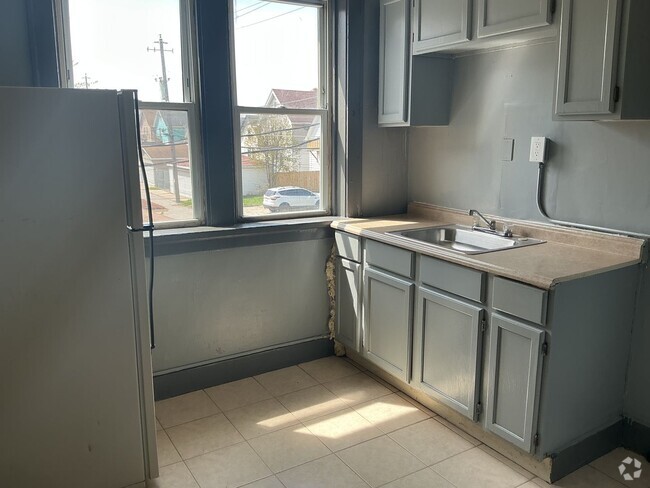 Building Photo - 2613 W Capitol Dr Unit #8 Rental