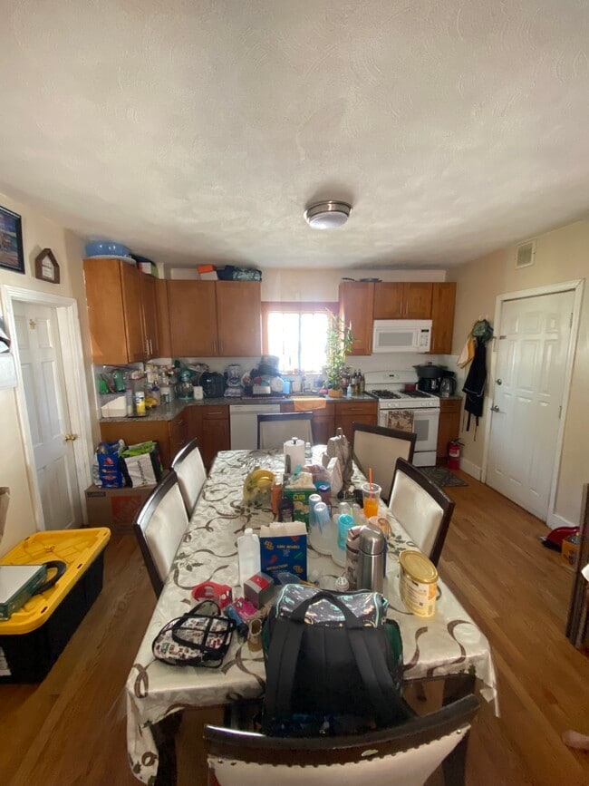 Photo - 13 Wyeth St Apartments Unit 2
