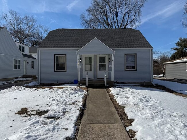 Photo - 307 S Van Doren St
