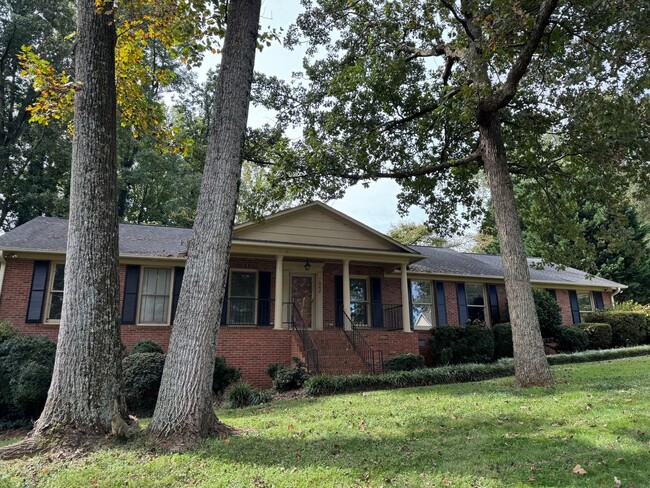 Four Bedroom Brick Home in Denver with Lak... - Four Bedroom Brick Home in Denver with Lak...