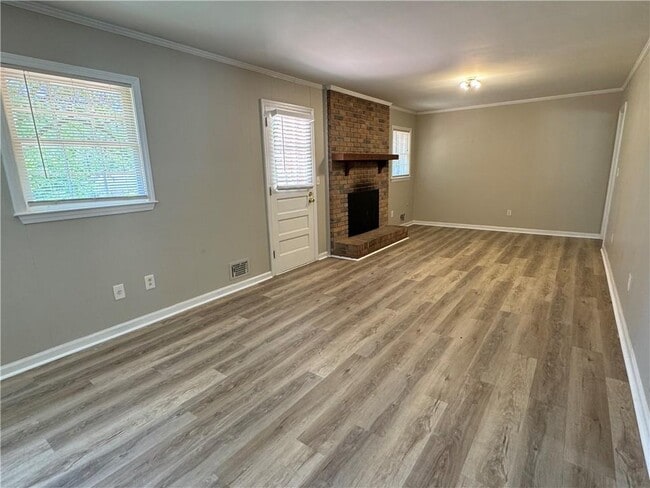 Photo - 5594 Laurel Ln NW