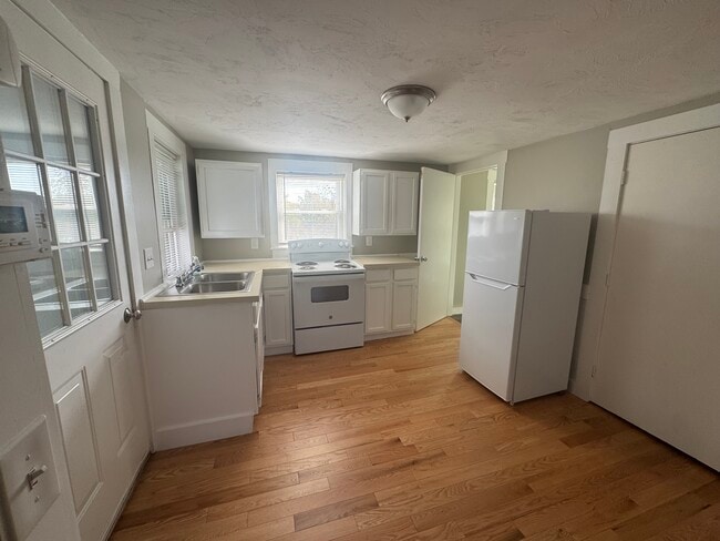 Building Photo - 34 Plymouth St Unit 2R