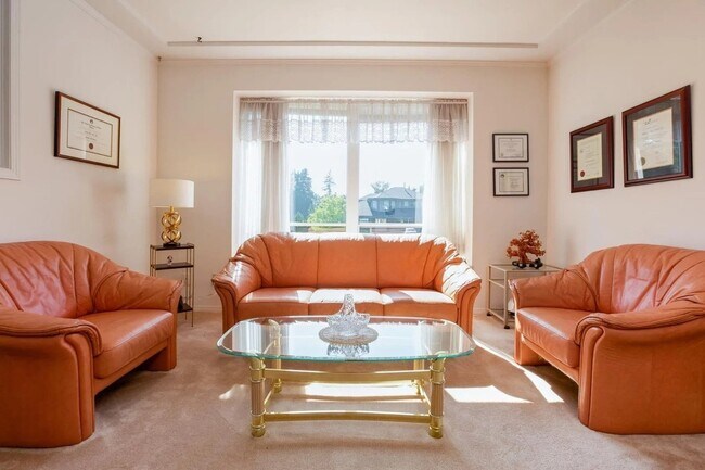 Photo - 8082-8150 150 St