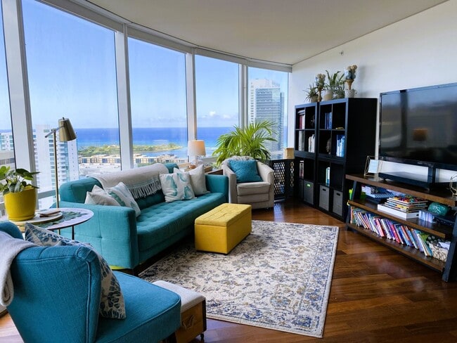 Building Photo - Moana Pacific East Tower 3BR/2BA/2PK