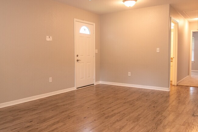 Photo - 155 Pine Burr St