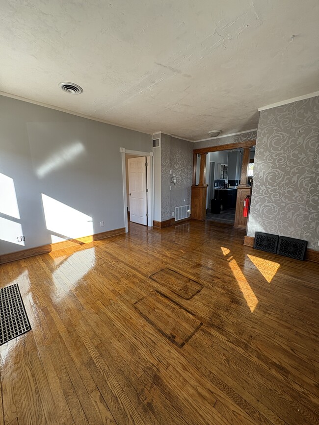 Photo - 217 S 4th St Unidad Lower