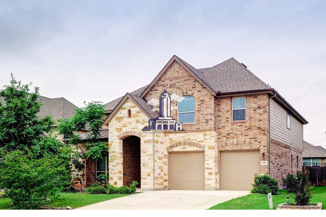 Building Photo - Welcome home to 621 Cavan!
