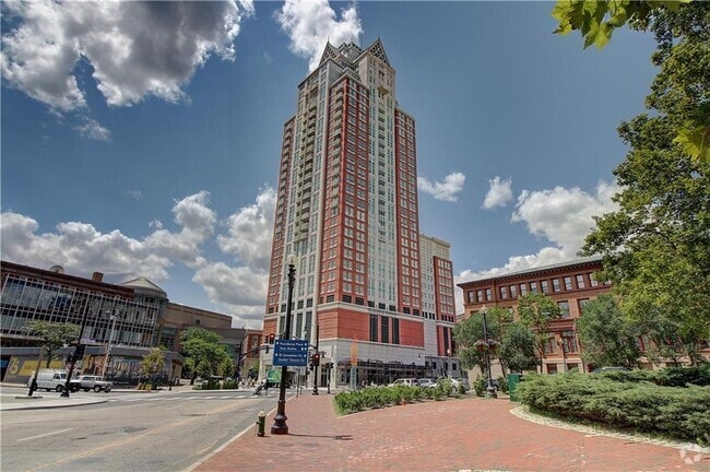Building Photo - 1 W Exchange St Unit 2107 Rental
