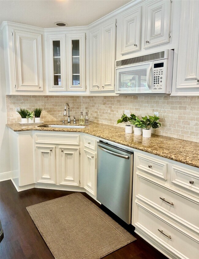 Photo - 435 N Rivershire Dr
