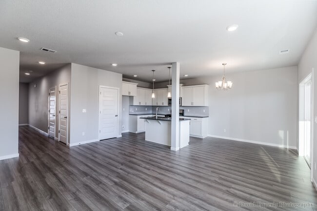 Photo - 194 Kindre St