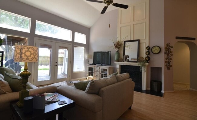 Building Photo - 2922 Double Lake Dr