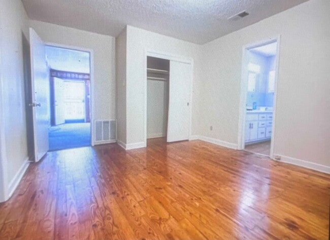 Photo - 494 Fernwood Ave