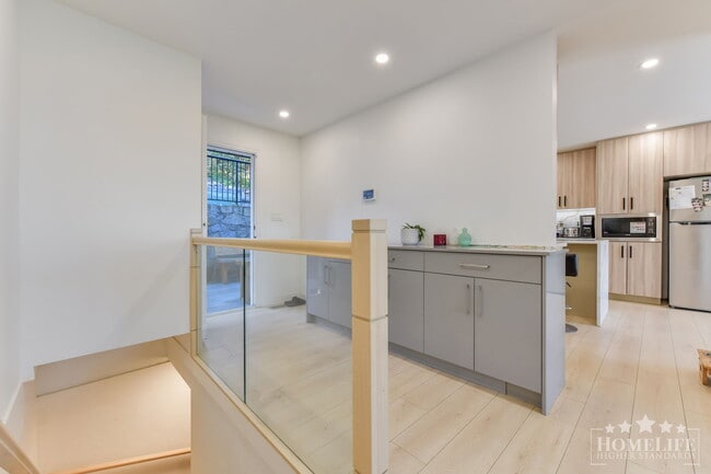 Photo - Spacious 3 Bedroom Upper Floor Home for Rent – North Delta Unit Upper House
