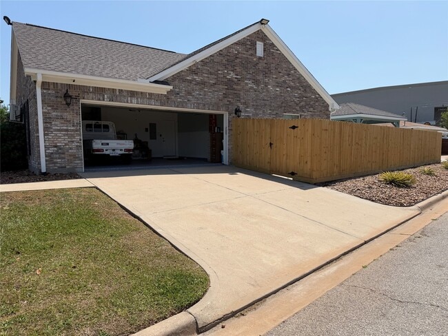 Photo - 5525 Swan Dr