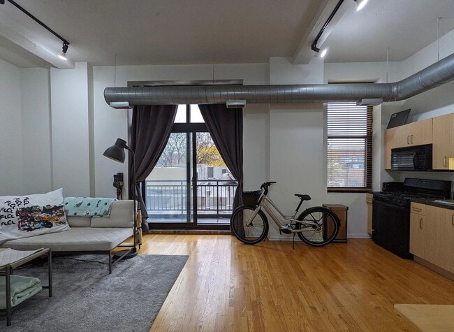 Building Photo - Well-Appointed Unit with Quality Finishes