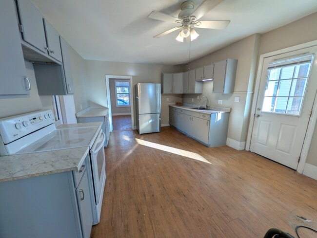 Photo - 103-107 SCHOOL ST Unit 105