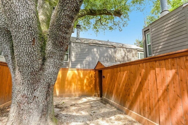 Photo - 1918 Branard St