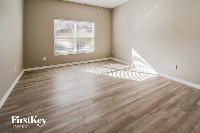 Photo - 722 Parsons Pointe St