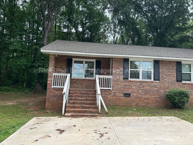 Building Photo - 12b Lisa Ln
