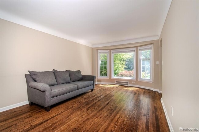 Photo - 4355 Elmwood Ave