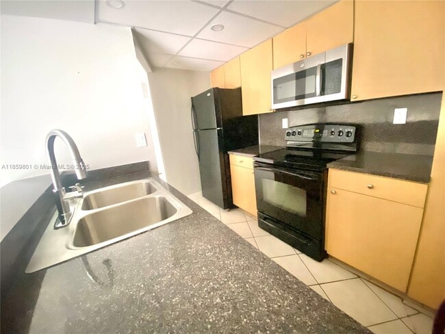 Photo - 7125 NW 186th St Unidad B304