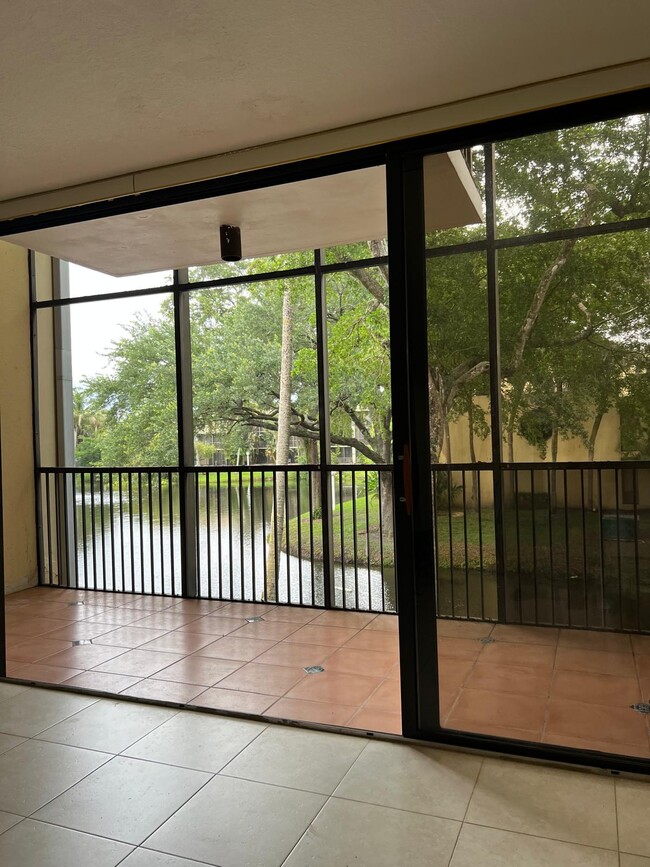 Building Photo - 2930 SW 87th Ter Unit 1814