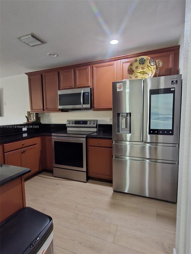 Photo - 8996 Lancaster St