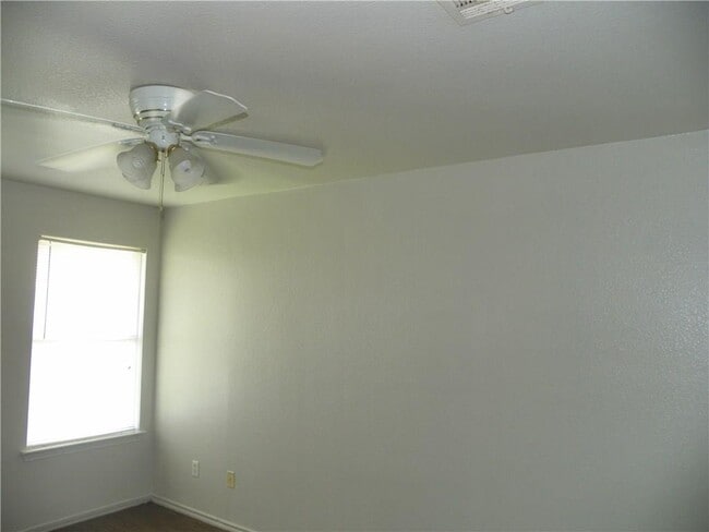 Photo - 2221 Creekside Ln