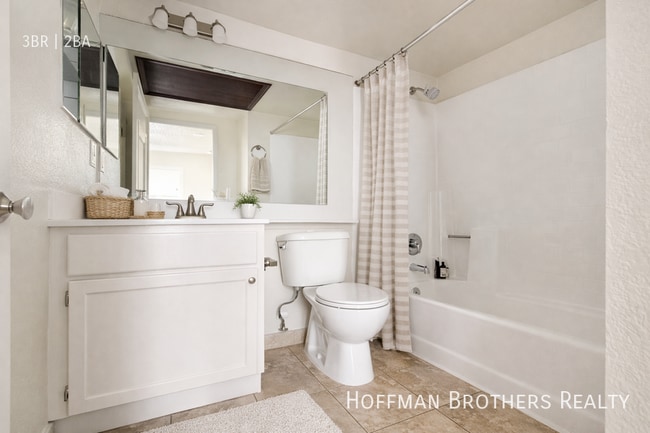 Photo - 8926 Burnet Ave Unidad 110