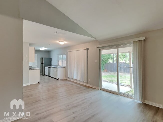 Photo - 205 Wildfire Dr