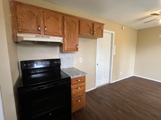 Photo - 806 Canna St