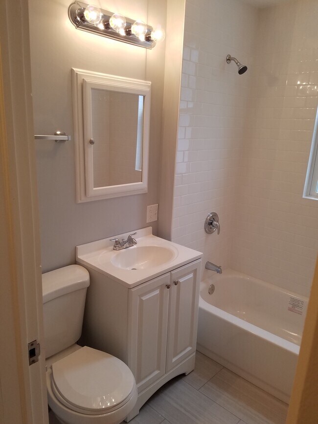 Building Photo - 3515 W McLean Ave Unit 2 Rental