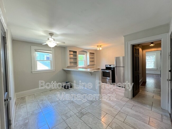 Photo - 600 Hawthorne Ln Unit 3