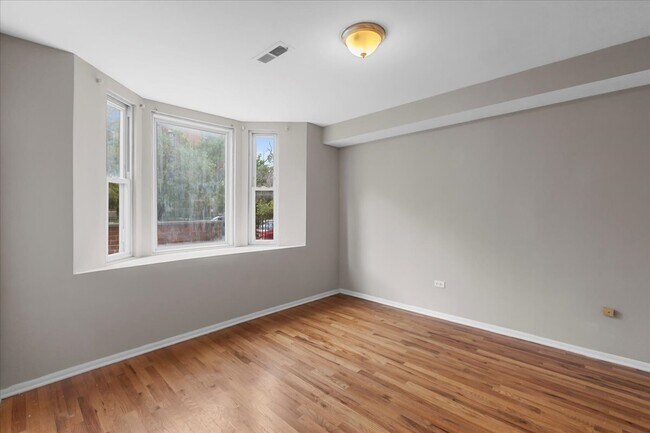 Photo - 1464 W Ohio St Unit 1F