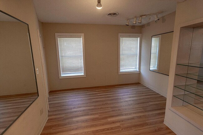 1110 E Broadway Unit B