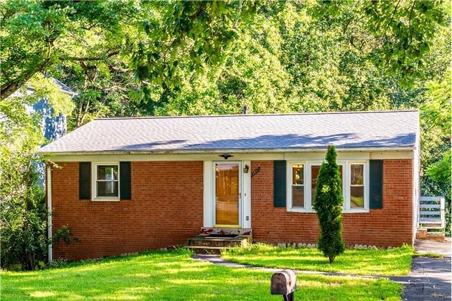 Building Photo - 13805 Fulmer Dr Rental