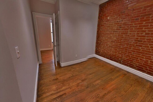 221 E 23rd St Unit 2