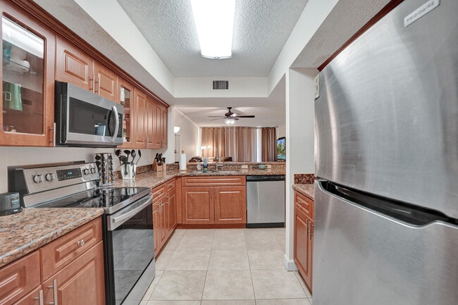 Building Photo - 8266 NW 24th St Unit 8266