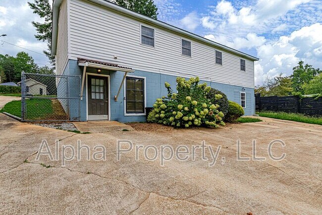 Building Photo - 314 S Plainview Dr Rental