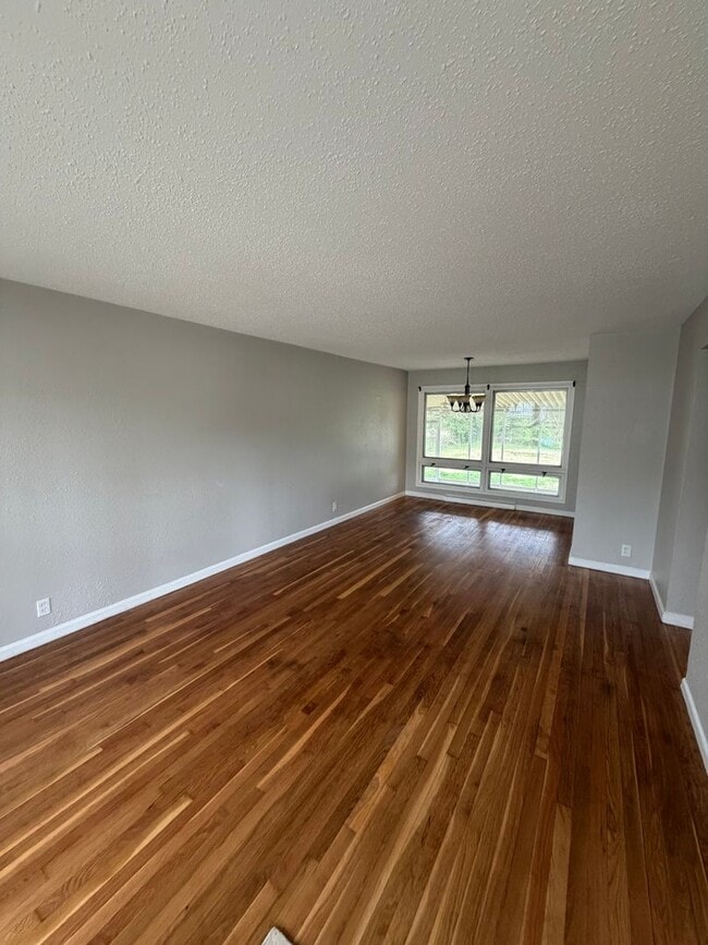 Photo - Charming & Comfortable Home in North County St. Louis