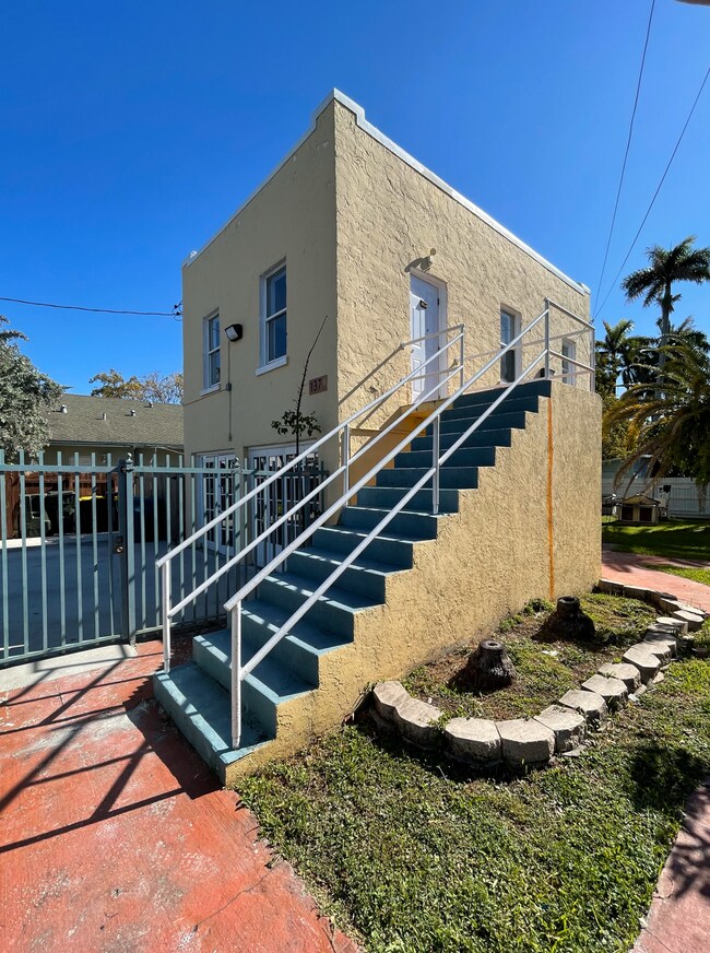 Photo - 137 SE 1st Ave Casa