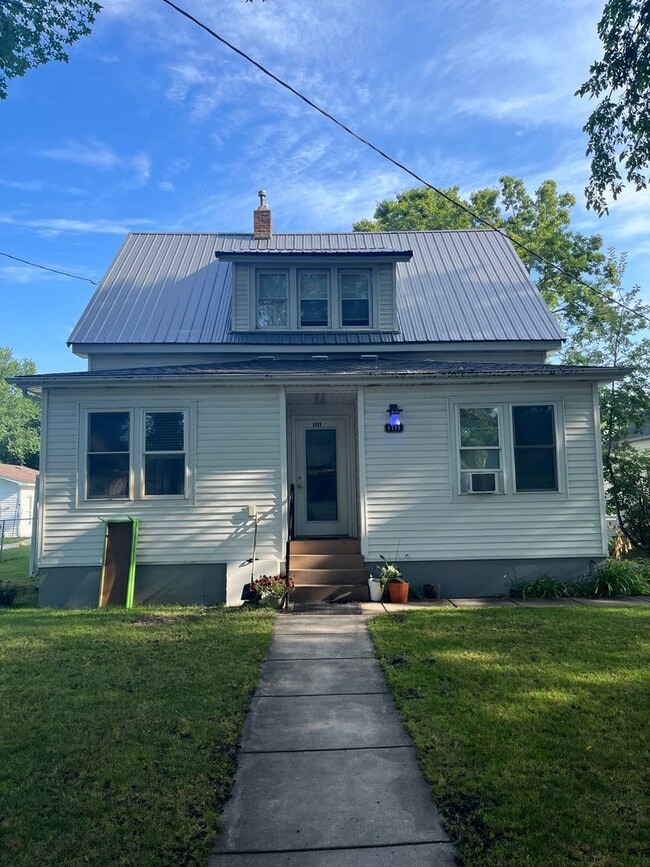 Building Photo - 1111 9th Ave N Unit 2