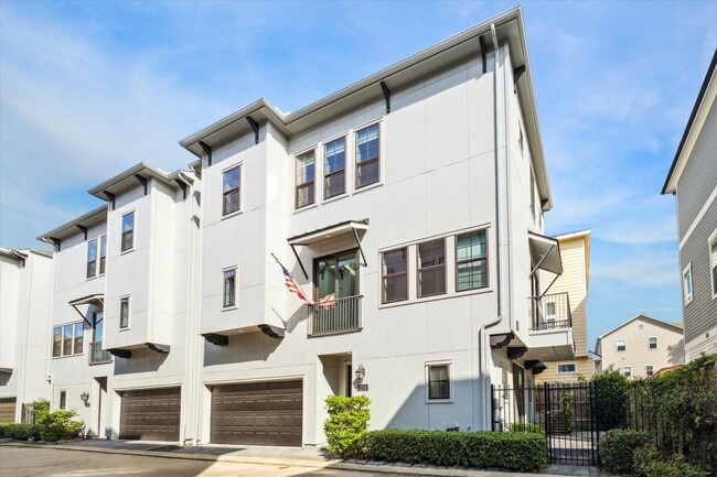 Photo - 1214 W 25th St