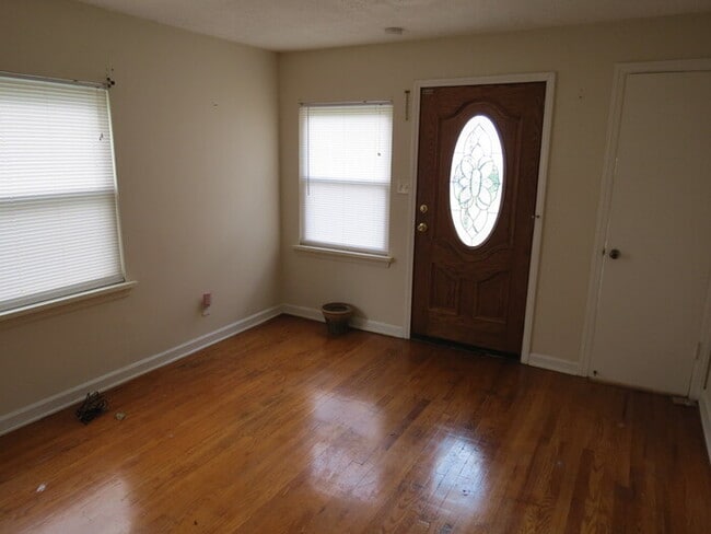 Photo - 2741 Thorndale Ave