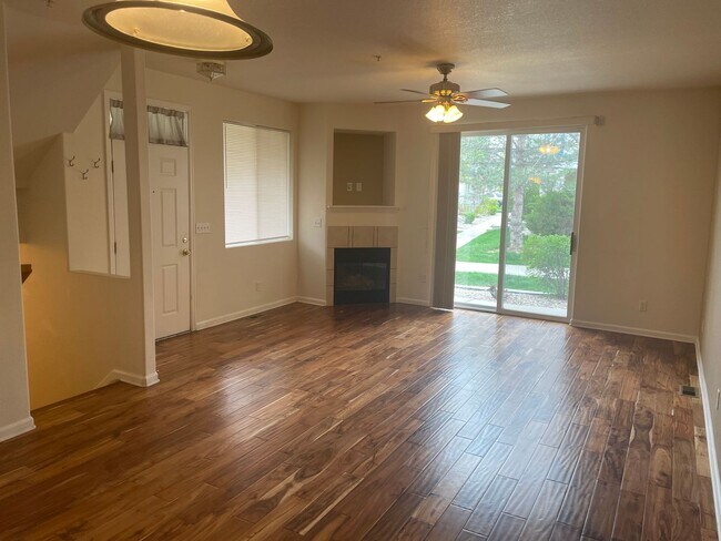 Photo - Spacious 3 Bed, 2.5 Bath Townhome in Rigde...