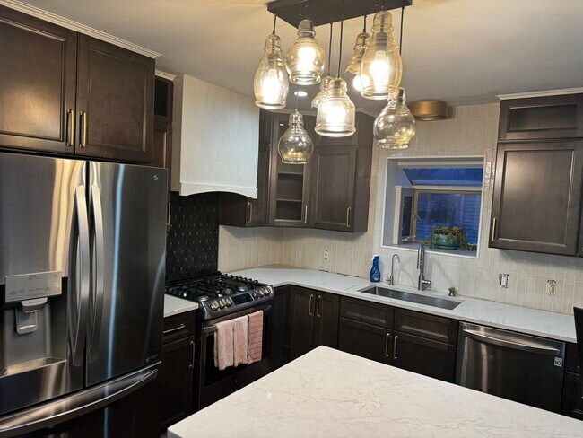 Photo - 608 Montrose Ave