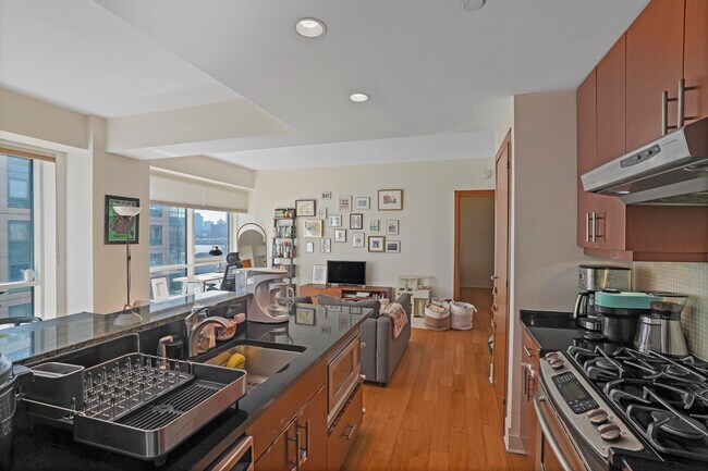 Photo - 440 Kent Ave