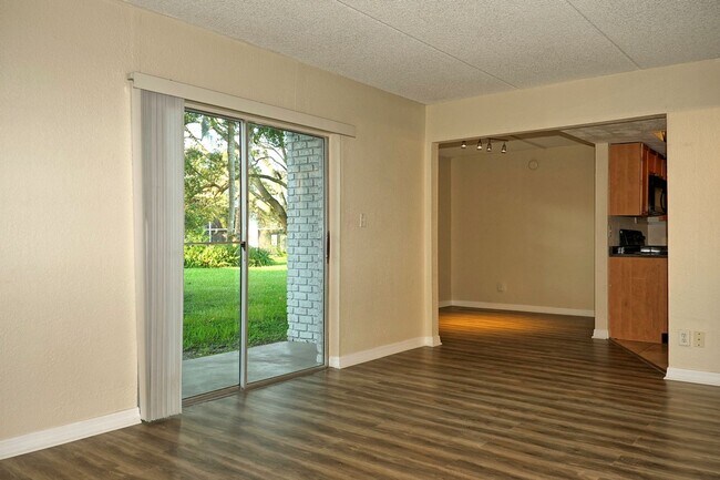 Photo - 2/2, updated, 1st floor condo, in Winter Park